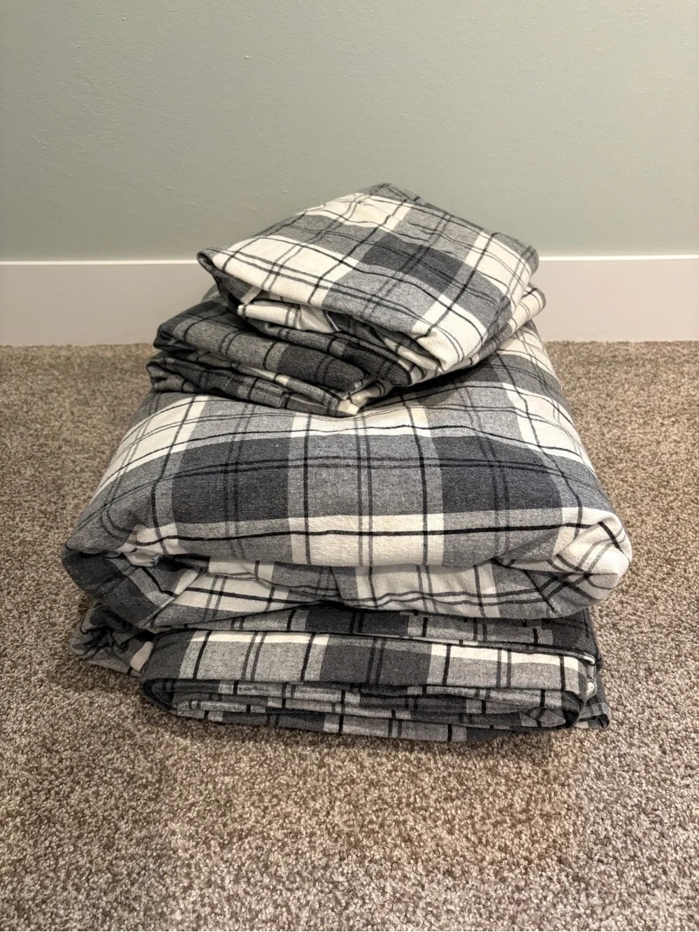 Plaid Flannel Duvet Set in Gray and White
